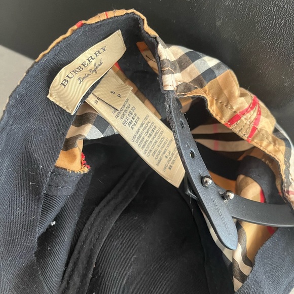 Burberry multicolored hat - Picture 3 of 3